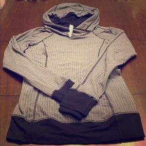 Women’s Lululemon size 4 pullover